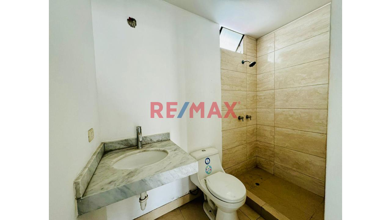 Venta De Triplex Desde El Segundo Piso Hacia Arriba , Con Excelente Ubicación A Una Cudra De Tinoco Con Camino Del Inca - 13