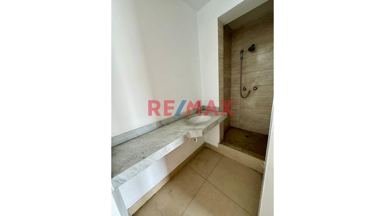 Venta De Triplex Desde El Segundo Piso Hacia Arriba , Con Excelente Ubicación A Una Cudra De Tinoco Con Camino Del Inca - 16