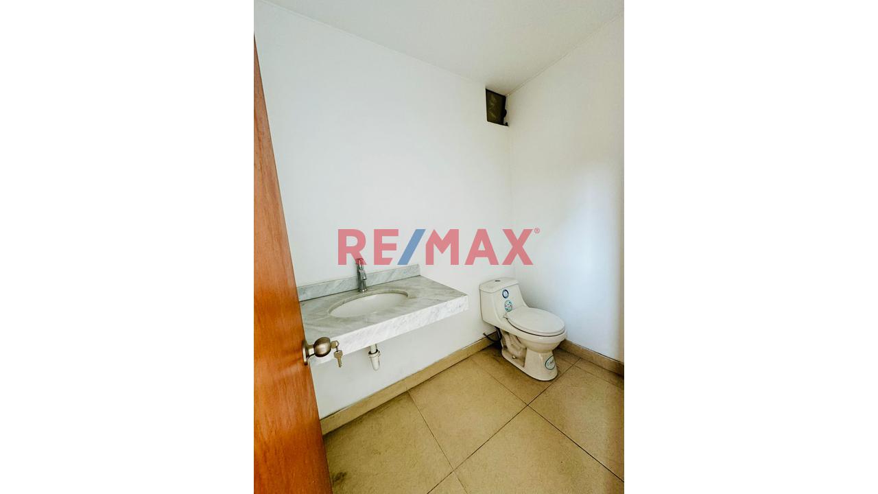 Venta De Triplex Desde El Segundo Piso Hacia Arriba , Con Excelente Ubicación A Una Cudra De Tinoco Con Camino Del Inca - 6