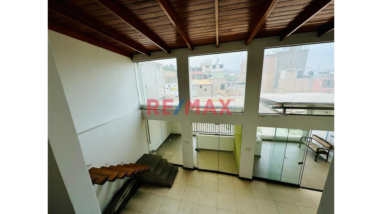 Venta De Triplex Desde El Segundo Piso Hacia Arriba , Con Excelente Ubicación A Una Cudra De Tinoco Con Camino Del Inca - 11
