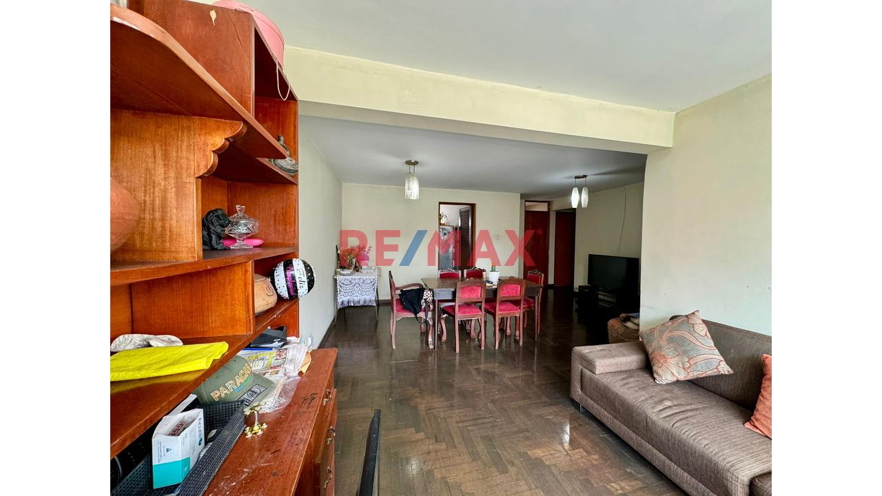 Venta De Triplex Desde El Segundo Piso Hacia Arriba , Con Excelente Ubicación A Una Cudra De Tinoco Con Camino Del Inca - 4