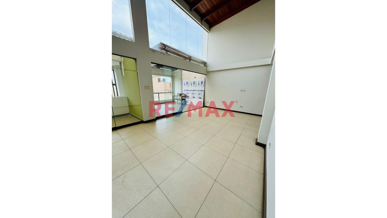 Venta De Triplex Desde El Segundo Piso Hacia Arriba , Con Excelente Ubicación A Una Cudra De Tinoco Con Camino Del Inca - 21