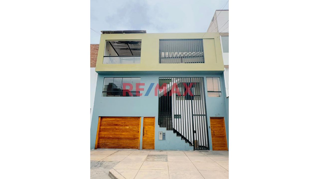 Venta De Triplex Desde El Segundo Piso Hacia Arriba , Con Excelente Ubicación A Una Cudra De Tinoco Con Camino Del Inca - 1