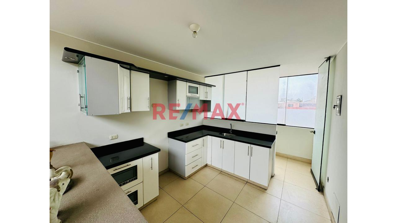 Venta De Triplex Desde El Segundo Piso Hacia Arriba , Con Excelente Ubicación A Una Cudra De Tinoco Con Camino Del Inca - 19