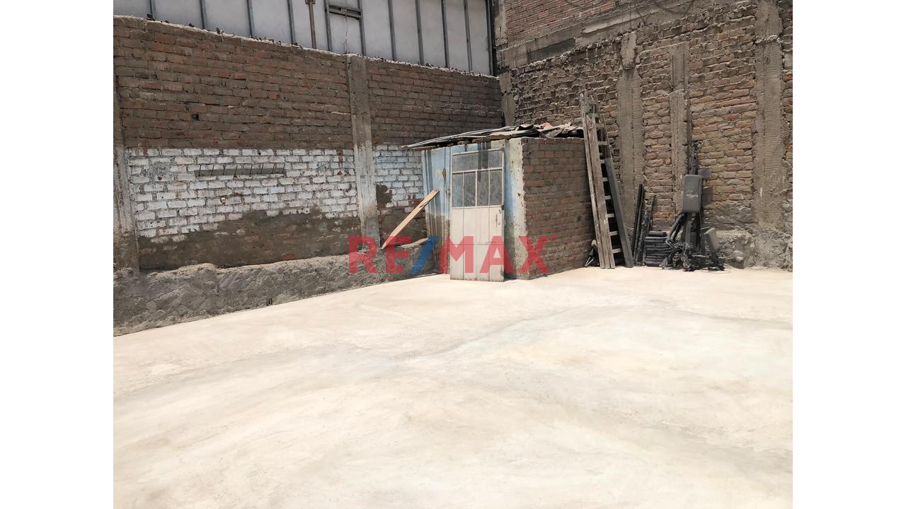 Venta De Local En La Av. Wiesse Paradero 7 De Mariscal Caceres En Sjl - 19