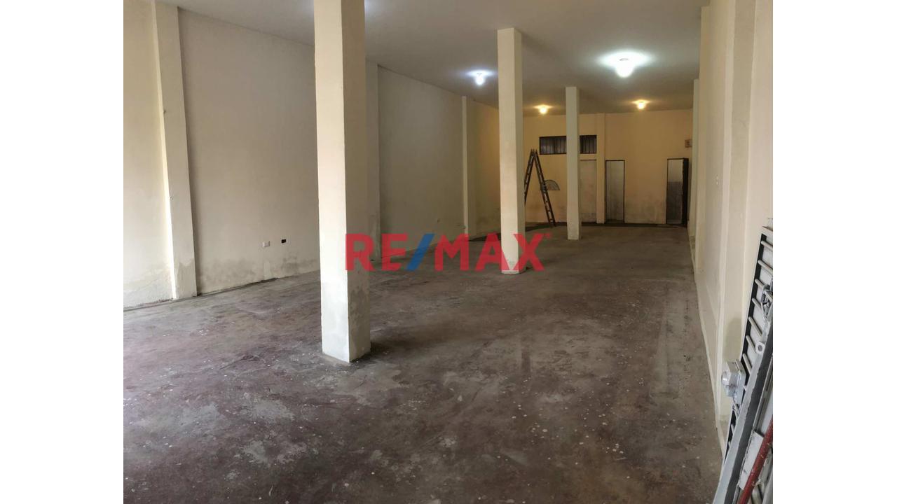 Venta De Local En La Av. Wiesse Paradero 7  De Mariscal Caceres En Sjl — foto 13