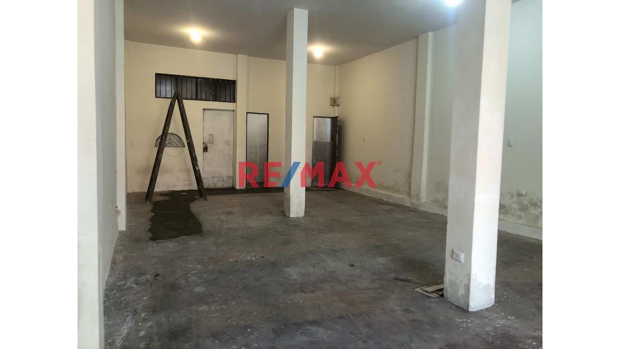 Venta De Local En La Av. Wiesse Paradero 7  De Mariscal Caceres En Sjl — foto 10