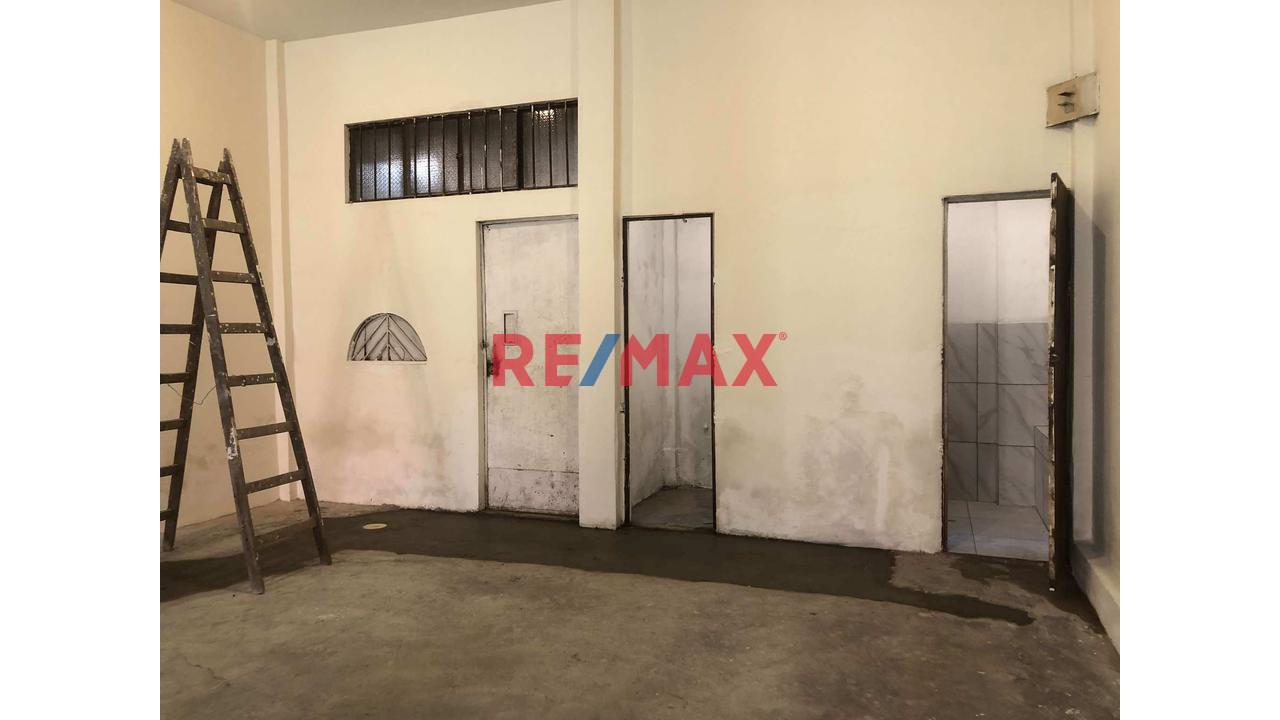 Venta De Local En La Av. Wiesse Paradero 7  De Mariscal Caceres En Sjl — foto 12