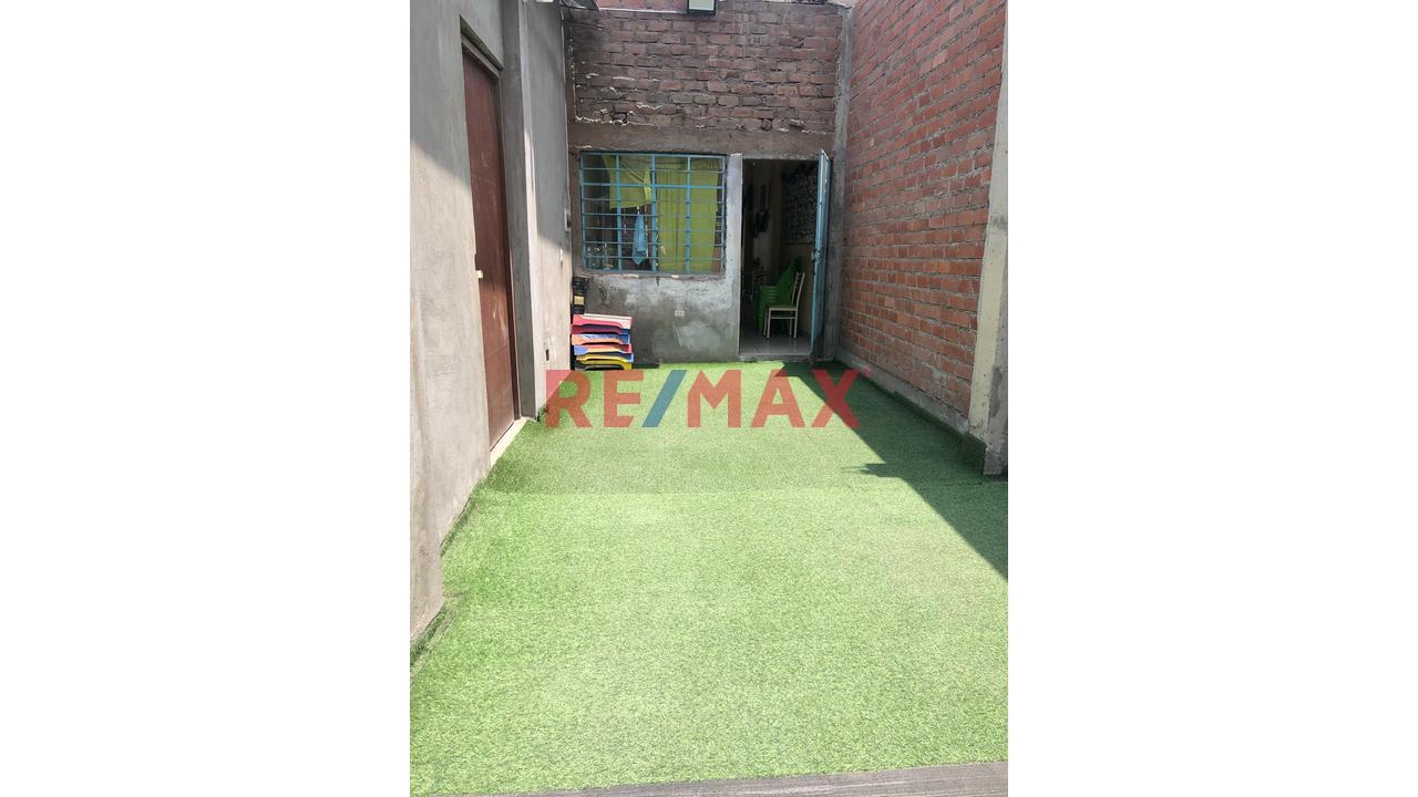 Venta De Local En La Av. Wiesse Paradero 7 De Mariscal Caceres En Sjl - 18