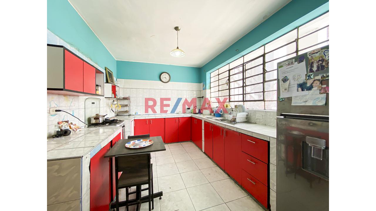 Inversion : Casa Chorrillos Con 8 Habitaciones Para Alquilar — foto 10