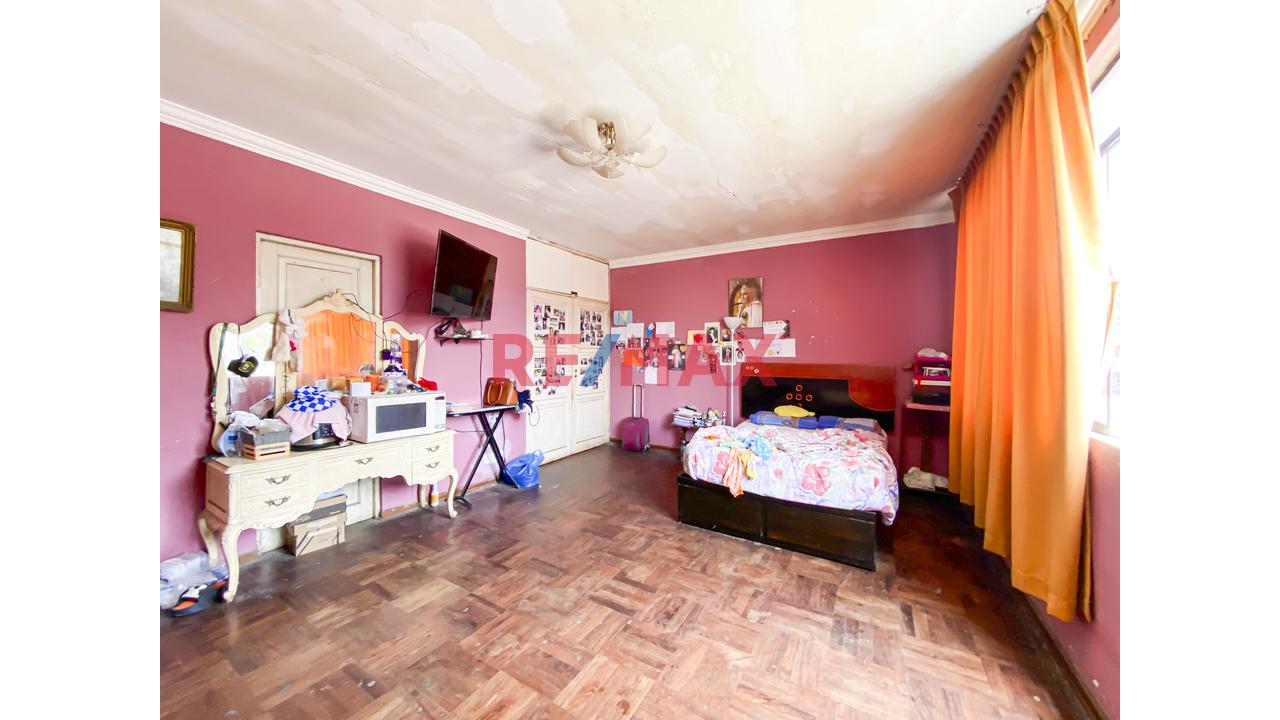 Inversion : Casa Chorrillos Con 8 Habitaciones Para Alquilar — foto 4