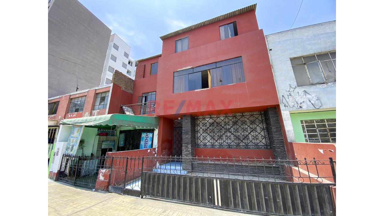 Inversion : Casa Chorrillos Con 8 Habitaciones Para Alquilar