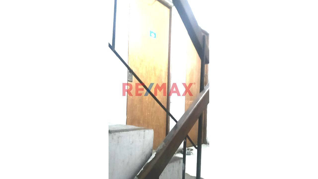 Se Vende Local Comercial En Cuadra 18 De Av Parinacochas, La Victoria. - 11