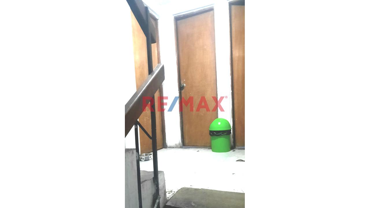 Se Vende Local Comercial En Cuadra 18 De Av Parinacochas, La Victoria. - 5