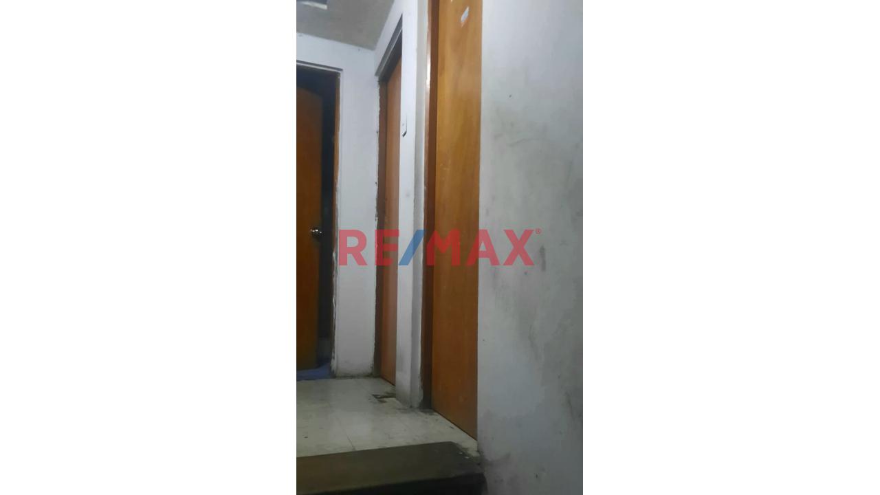 Se Vende Local Comercial En Cuadra 18 De Av Parinacochas, La Victoria. - 10