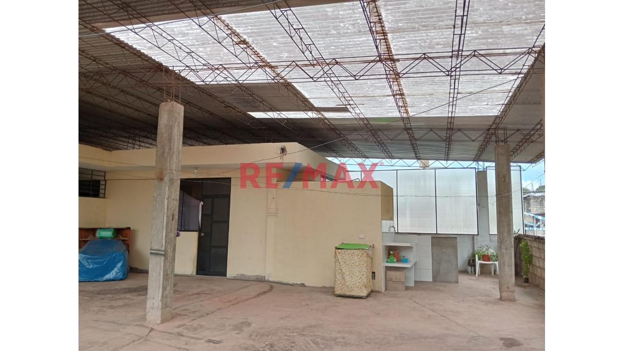 Se Vende Linda Y Amplia Casa En Esquina - Tingo Maria / Huánuco - 19