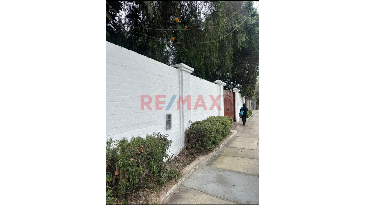 Se Vende Casa / Terreno Grande De 3236.76 Mt En Av El Derby Surco Para Vivienda, Proyecto O Inversion — foto 4