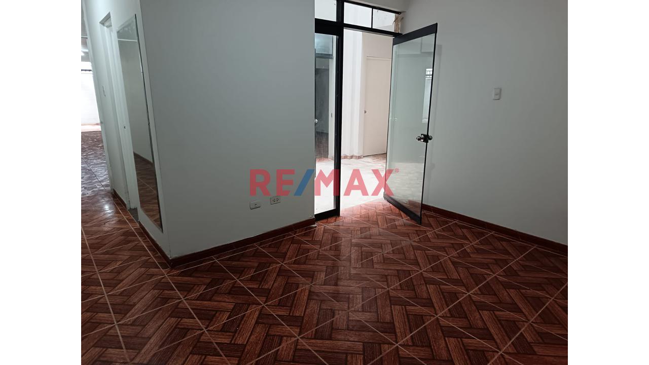 Alquiler De Departamento En Pueblo Libre ( Alt. De Cuadra 18 Av. Manuel Cipriano Dulanto -Ex La Mar). Ideal Para Vivienda Y/O Oficina Administrativa/ — foto 3