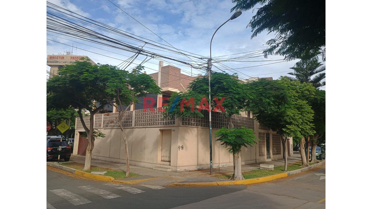Venta De Casa Como Terreno En Corpac San Isidro - 3