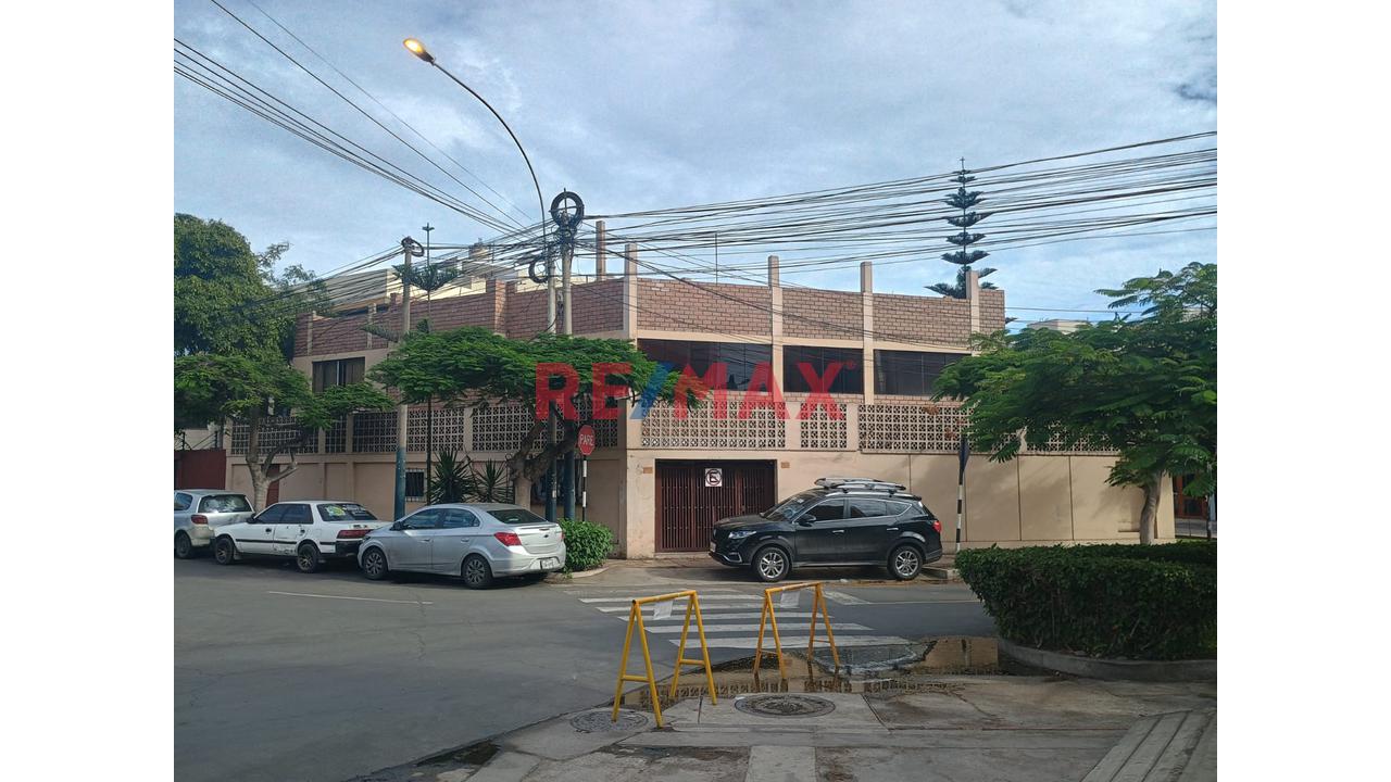 Venta De Casa Como Terreno En Corpac San Isidro - 2