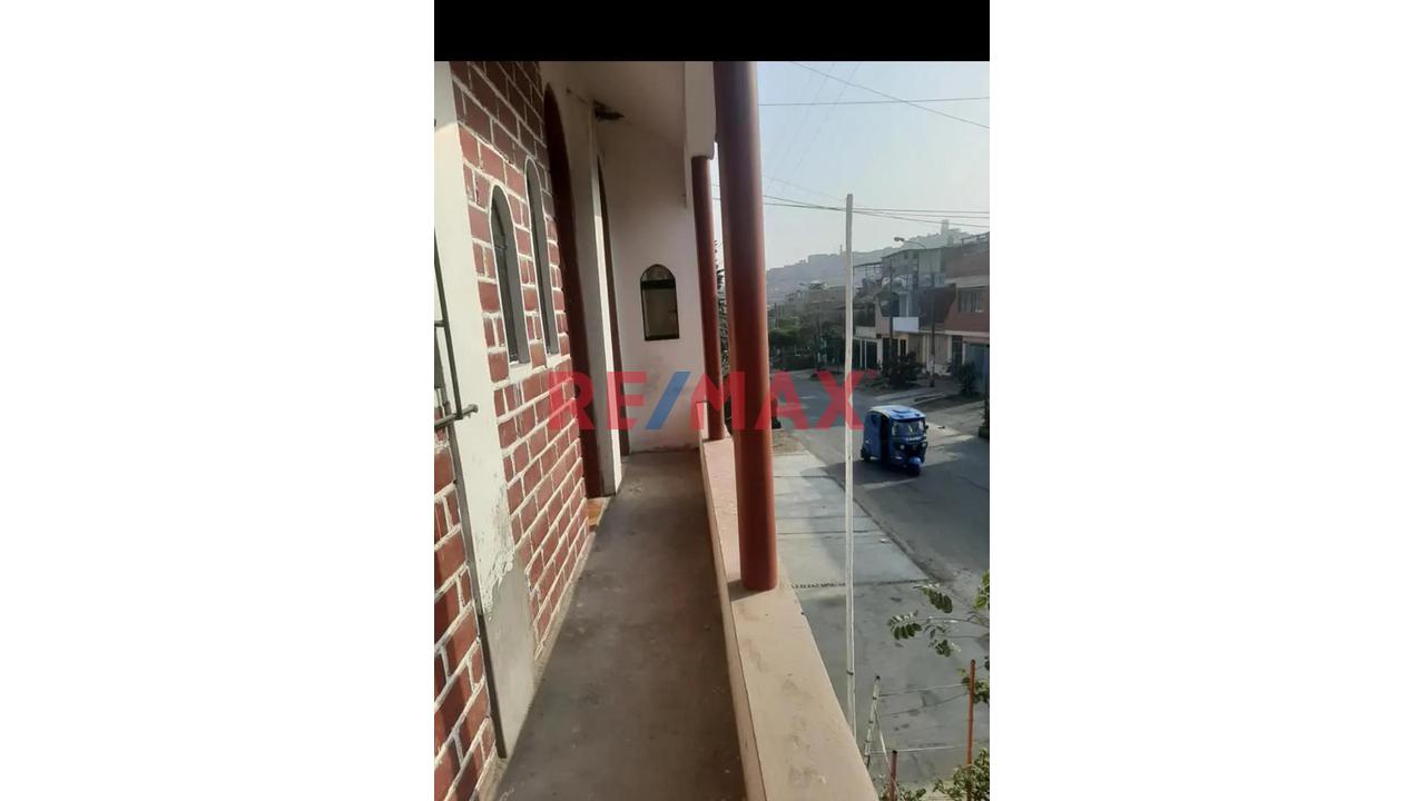 Se Vende Amplia Casa De 3 Pisos En San Juan De Lurigancho — foto 2