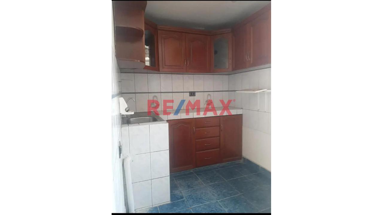 Se Vende Amplia Casa De 3 Pisos En San Juan De Lurigancho — foto 3