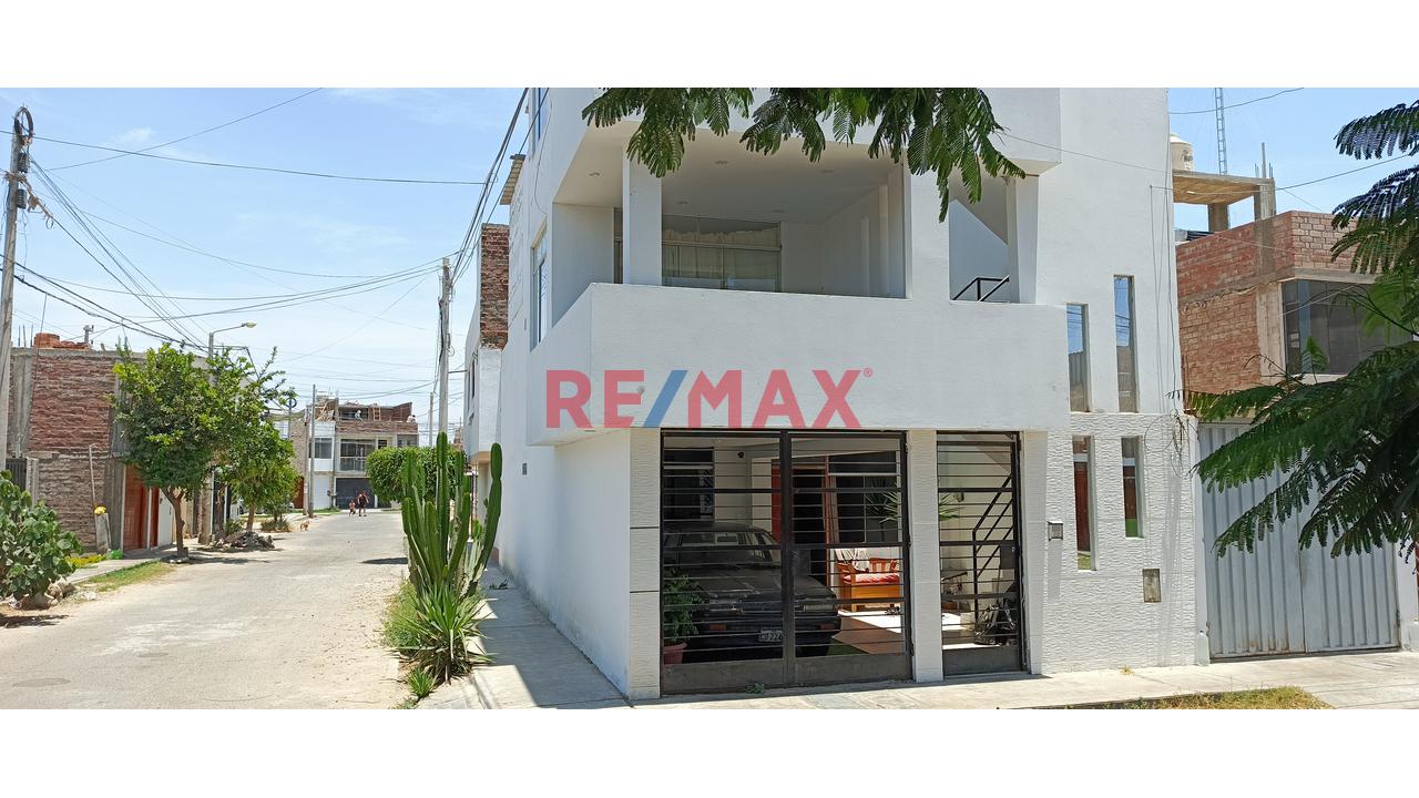 🔑 ¡Gran Oportunidad De Inversión En Ica! Casa De 3 Pisos En Urbanización Las Palmeras - 3