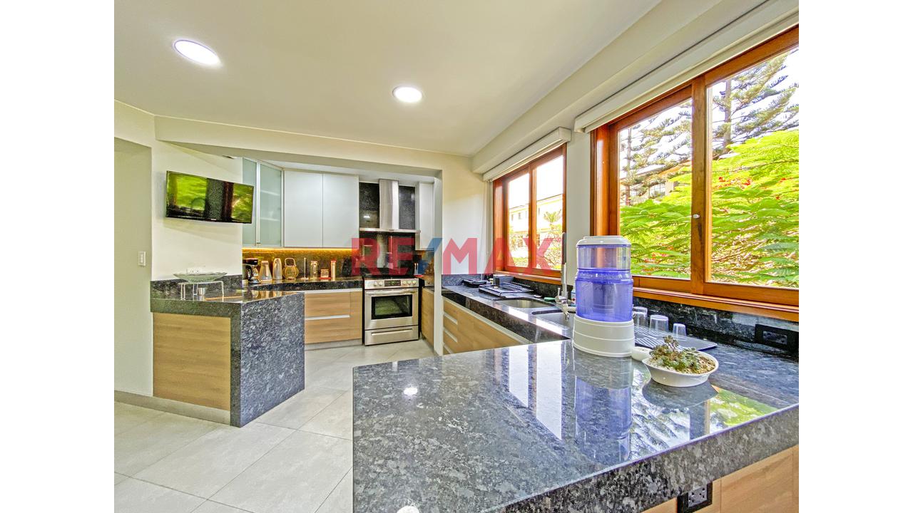 Flat En Venta 4 Dormitorios, San Isidro: Terraza Y Vista A La Huaca Huallamarca — foto 10
