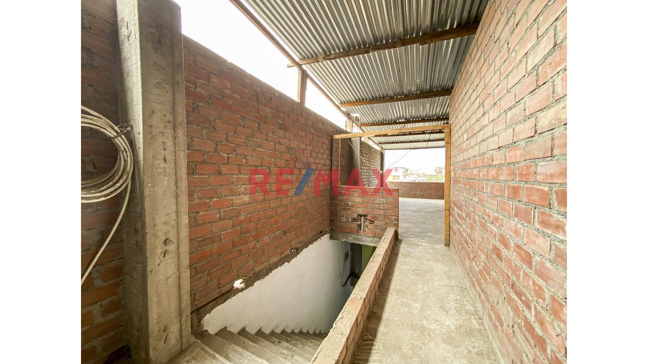 ¡Gran Oportunidad! Venta Local Comercial Y Casa En Av.Chillon Trapiche Carabayllo - 16