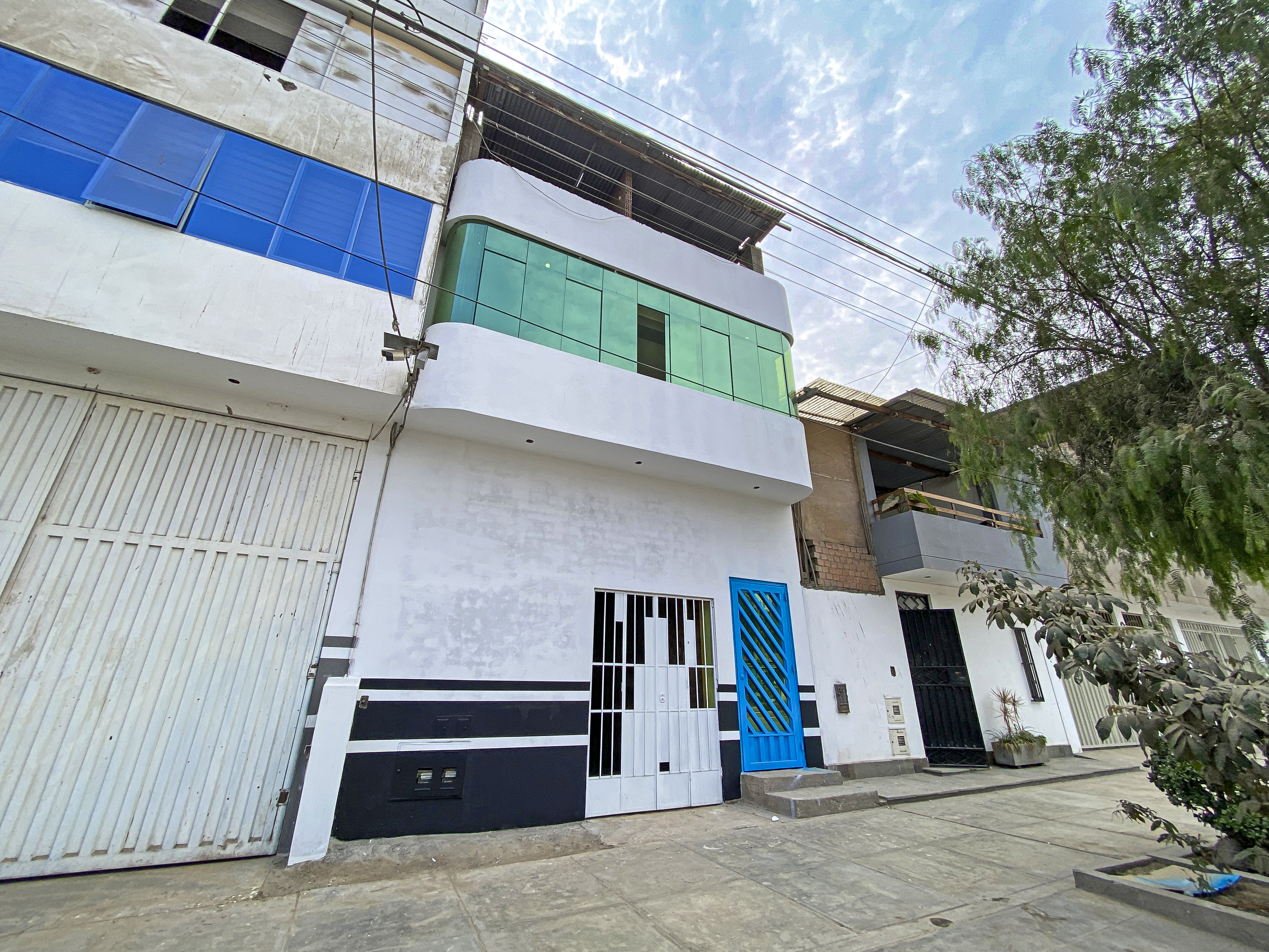 ¡Gran Oportunidad! Venta Local Comercial Y Casa En Av.Chillon Trapiche Carabayllo — foto 1