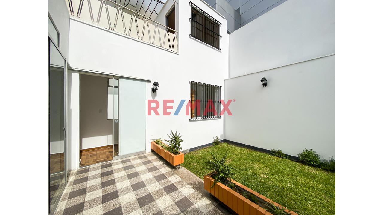 Casa Remodelada En Pleno Centro De San Isidro Con Seguridad 24/7 - 20