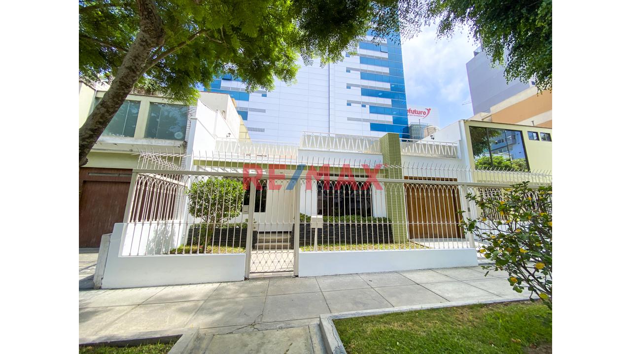 Casa Remodelada En Pleno Centro De San Isidro Con Seguridad 24/7 - 1