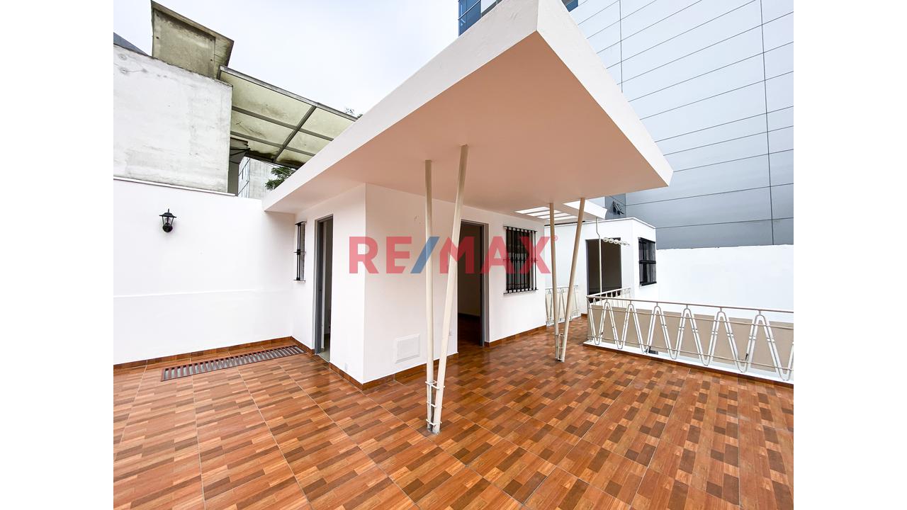 Casa Remodelada En Pleno Centro De San Isidro Con Seguridad 24/7 - 17