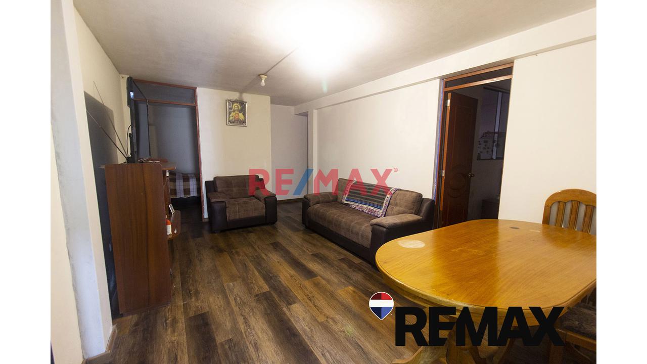 Se Vende Casa De Tres Pisos Con Dos Locales Comerciales En Avenida En San Juan De Miraflores - 6