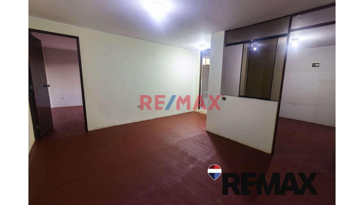Se Vende Casa De Tres Pisos Con Dos Locales Comerciales En Avenida En San Juan De Miraflores - 10