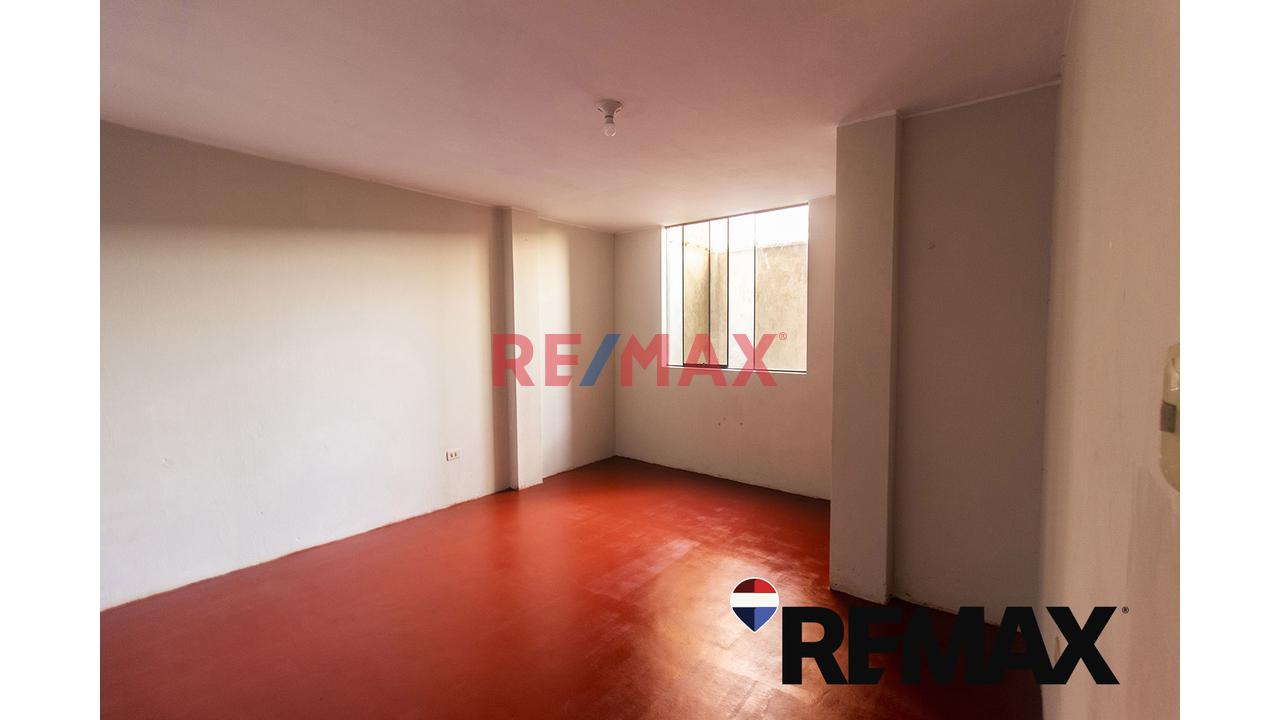 Se Vende Casa De Tres Pisos Con Dos Locales Comerciales En Avenida En San Juan De Miraflores - 14