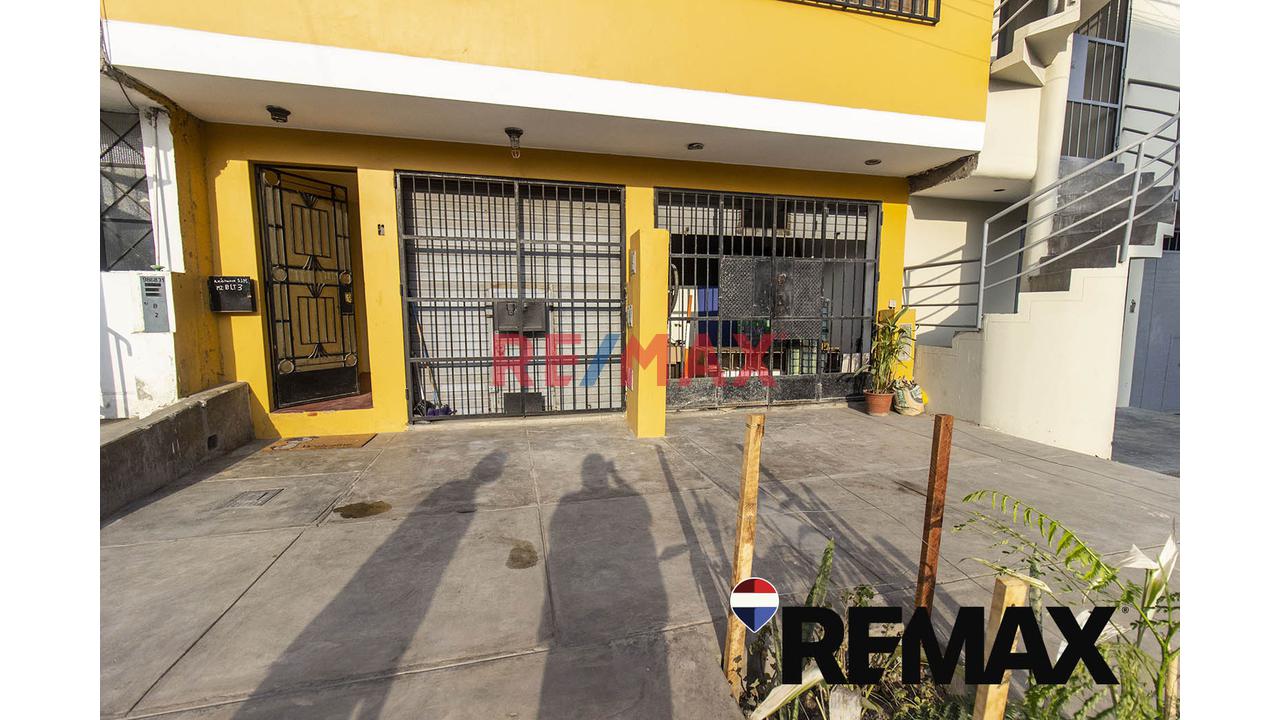 Se Vende Casa De Tres Pisos Con Dos Locales Comerciales En Avenida En San Juan De Miraflores - 3