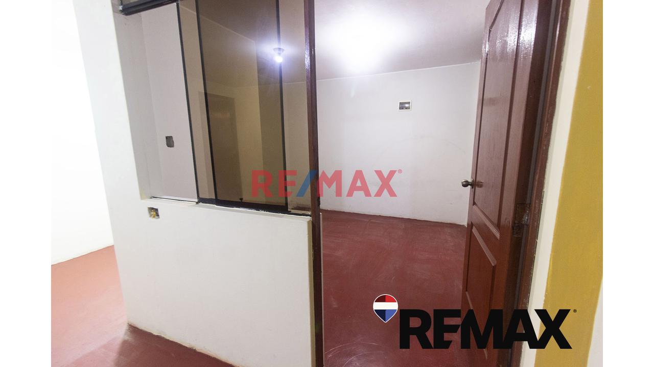 Se Vende Casa De Tres Pisos Con Dos Locales Comerciales En Avenida En San Juan De Miraflores - 11