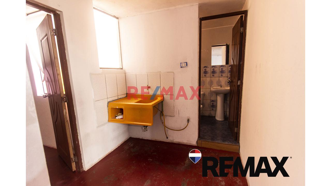 Se Vende Casa De Tres Pisos Con Dos Locales Comerciales En Avenida En San Juan De Miraflores - 16