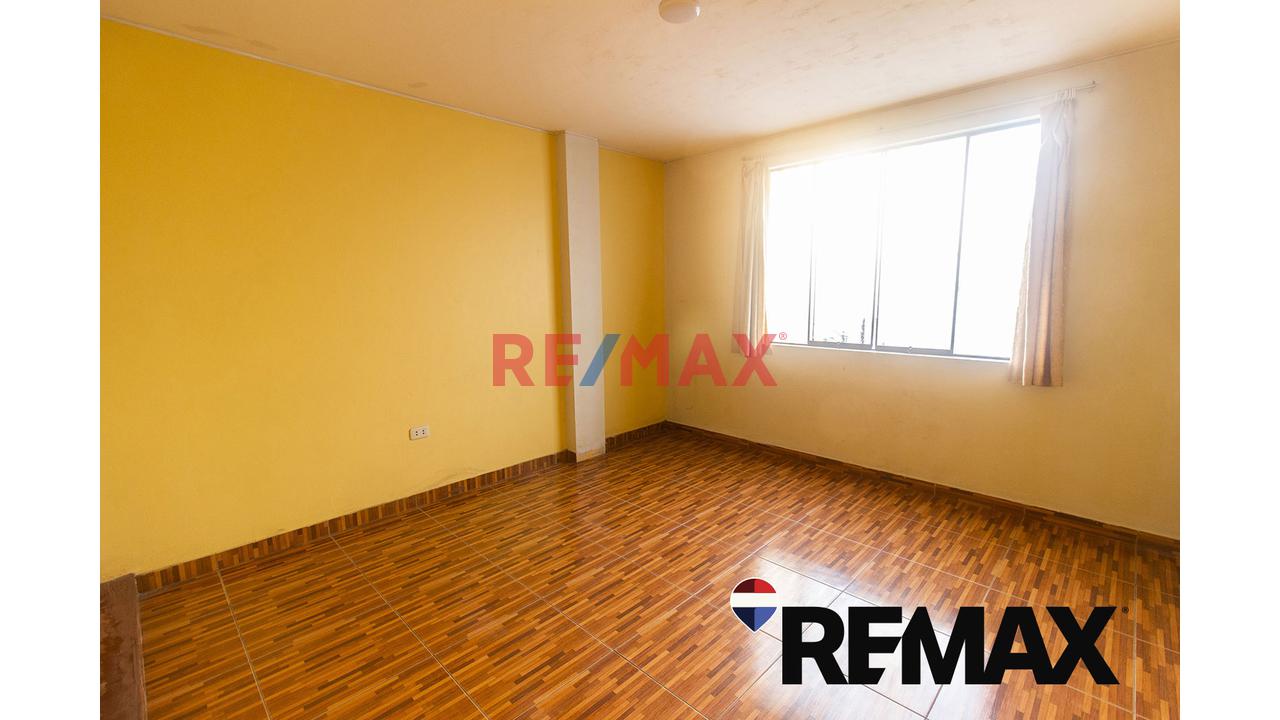 Se Vende Casa De Tres Pisos Con Dos Locales Comerciales En Avenida En San Juan De Miraflores - 9
