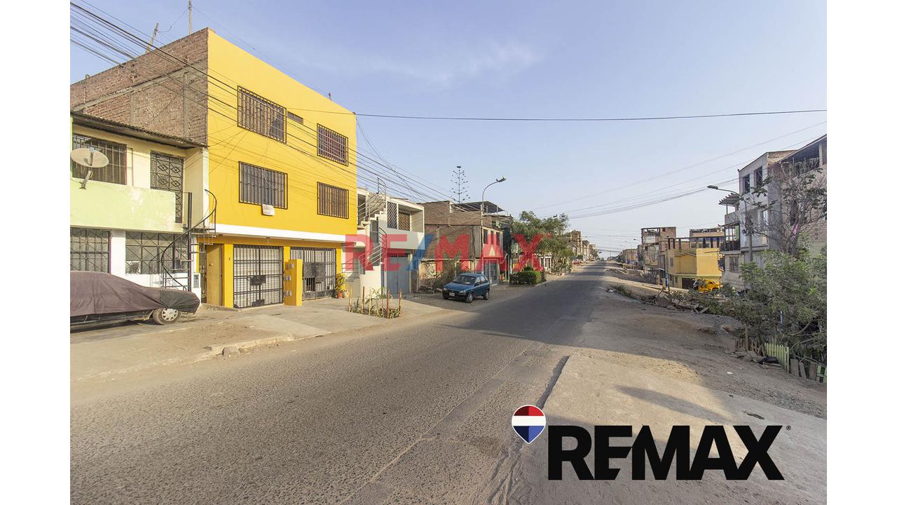 Se Vende Casa De Tres Pisos Con Dos Locales Comerciales En Avenida En San Juan De Miraflores - 1