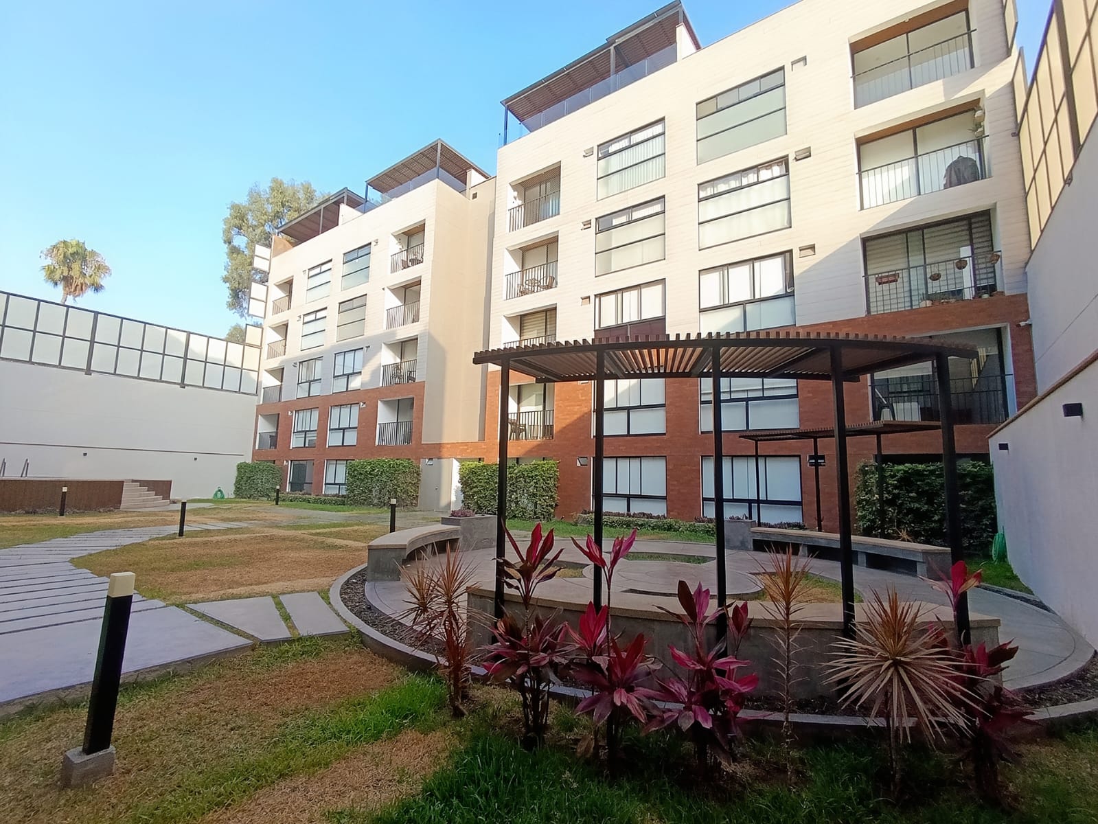 En Venta - Departamento En Exclusivo Condominio En Surco