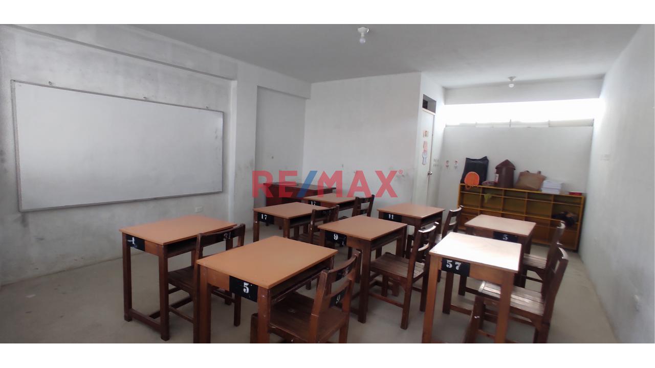 Se Vende Local Comercial Ubicado En Manchay, Con R .D. Y Licencias Vigentes - 3