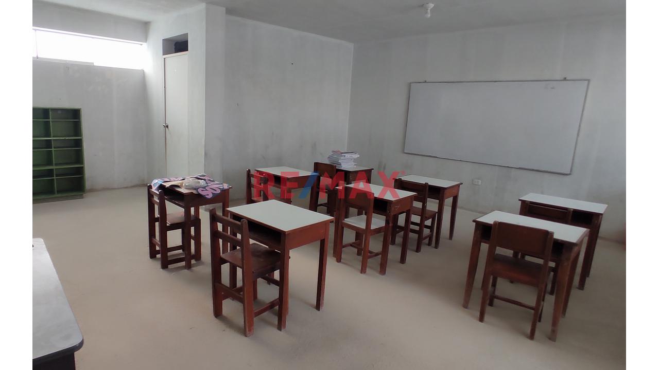 Se Vende Local Comercial Ubicado En Manchay, Con R .D. Y Licencias Vigentes - 2