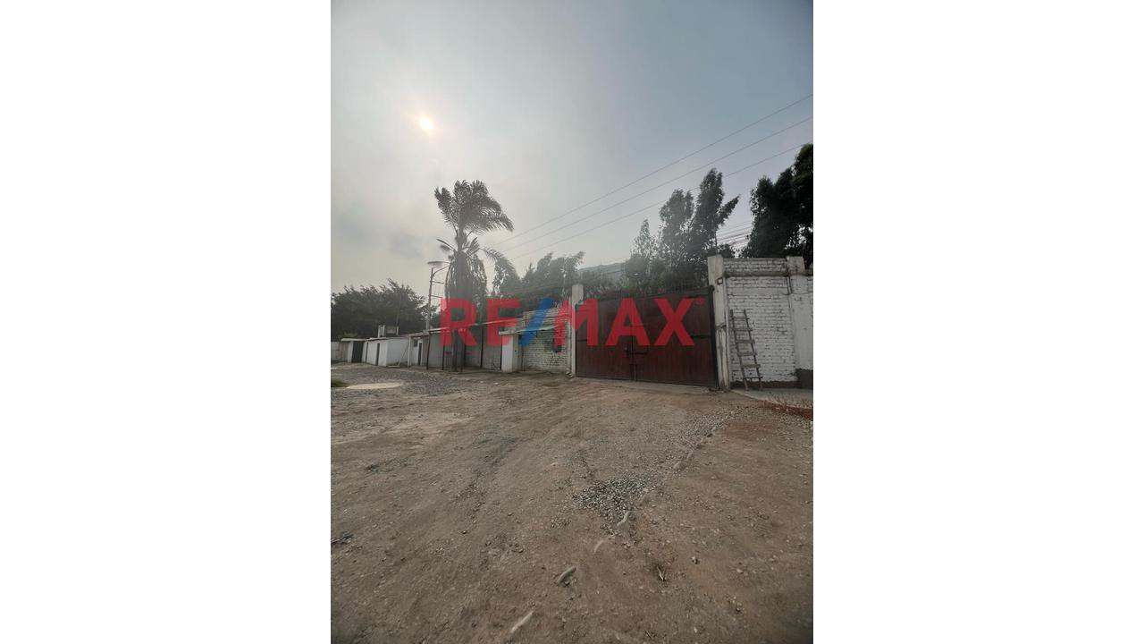 Alquiler De Amplio Terreno En Ñaña – Ubicación Estratégica Y Potencial Comercial - 1