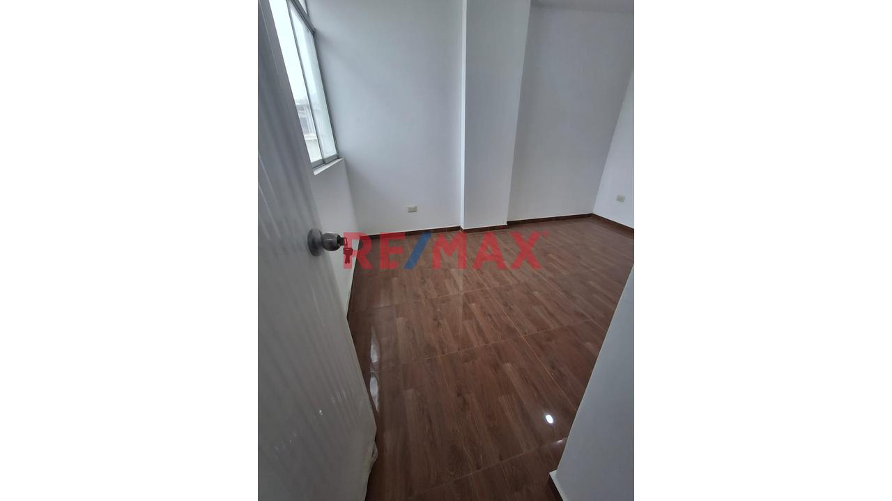 Venta Amplio Departamento En Estreno - Villa Maria Del Triunfo - Piso 3 - 7