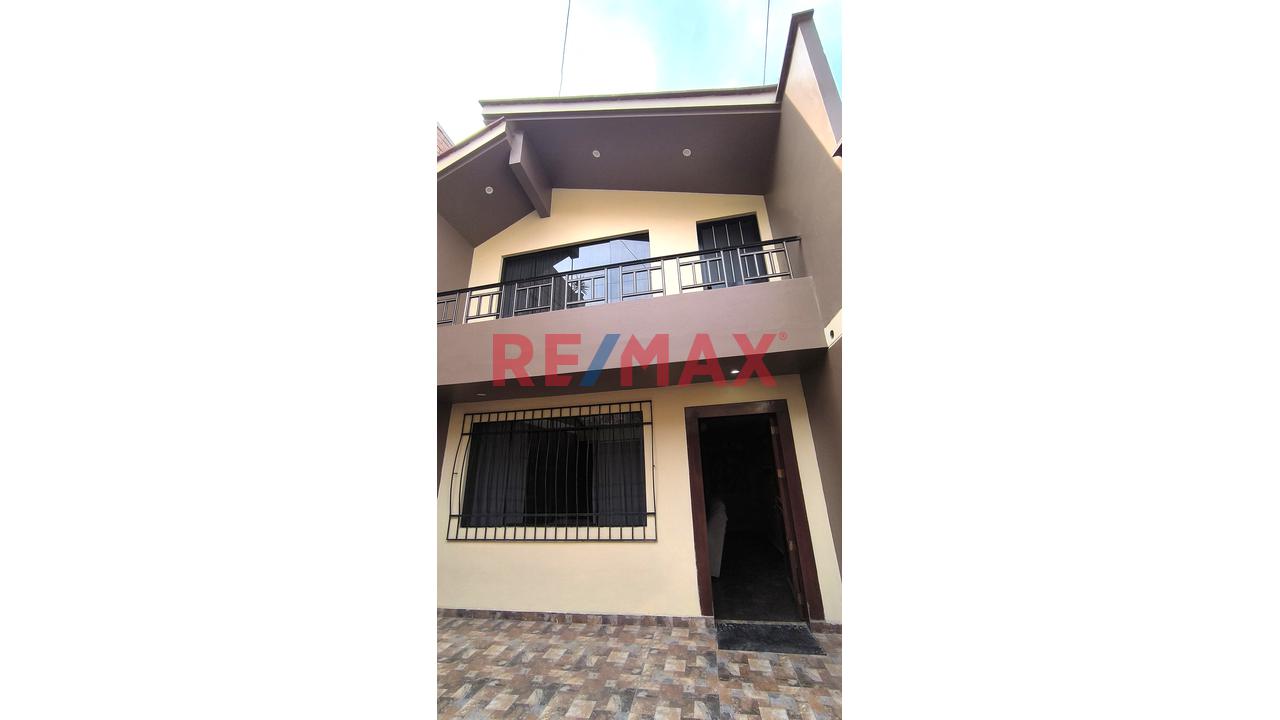 Se Vende Casa Semi Amoblada En La Urb. Santa Rosa — foto 3