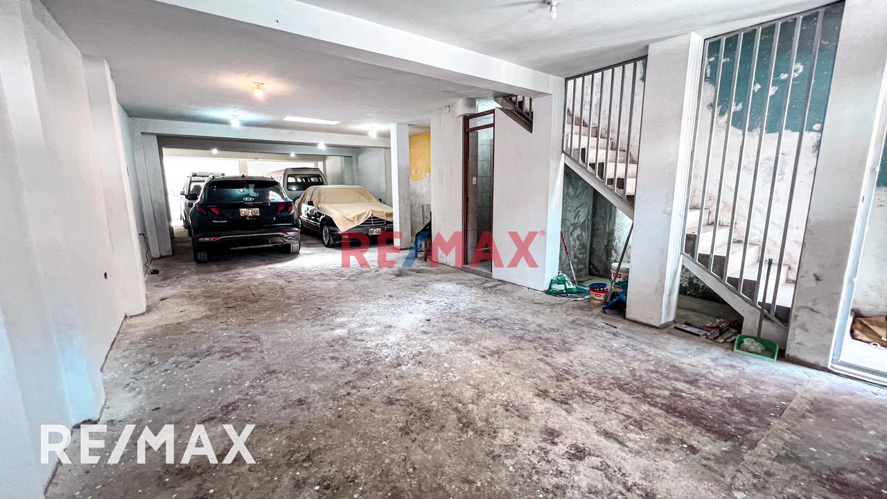 ✅ Local Comercial 100 M² En Av. Universitaria Y Av. Mayolo / Amplio, Estratégico E Ideal Para Oficina, Almacén O Veterinaria — foto 2