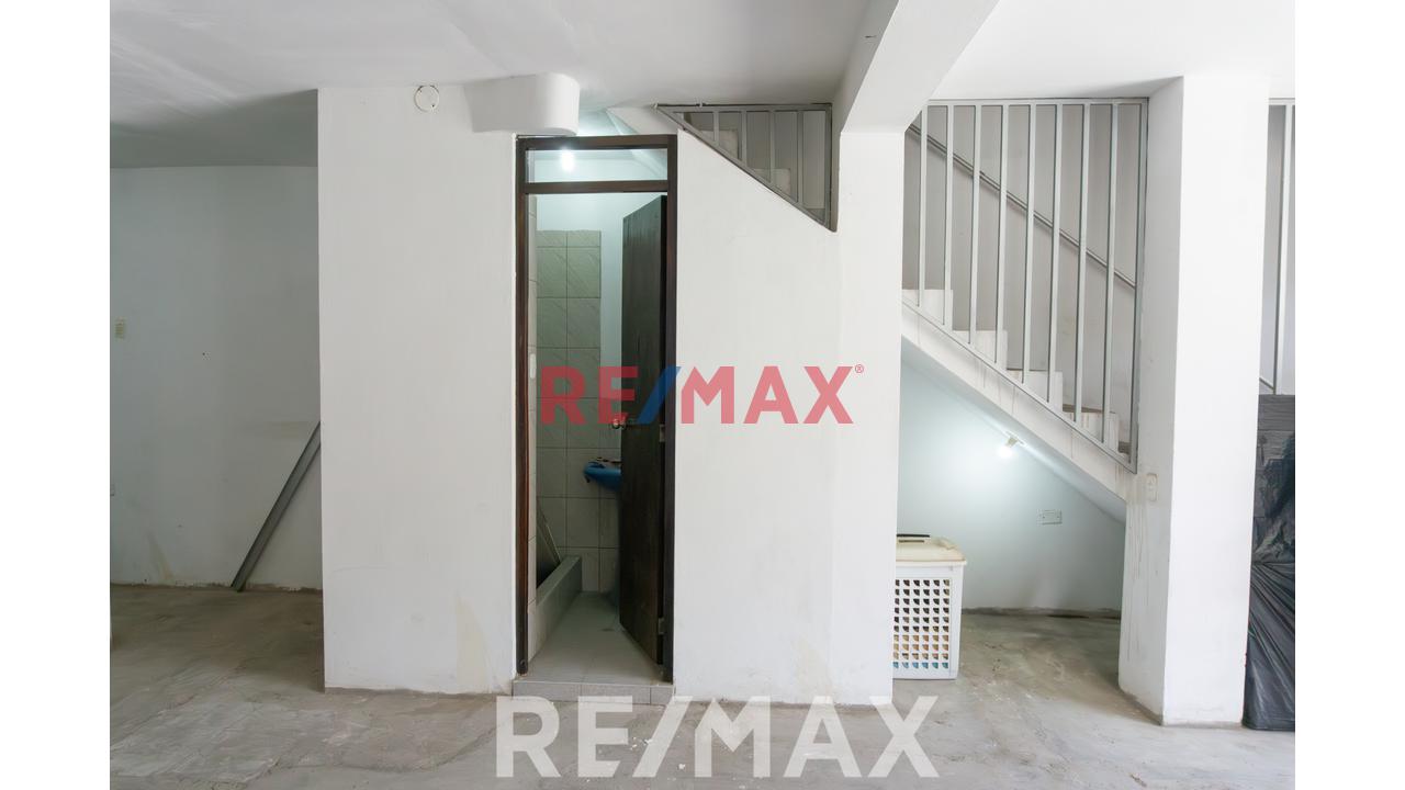 ✅ Local Comercial 100 M² En Av. Universitaria Y Av. Mayolo / Amplio, Estratégico E Ideal Para Oficina, Almacén O Veterinaria — foto 11
