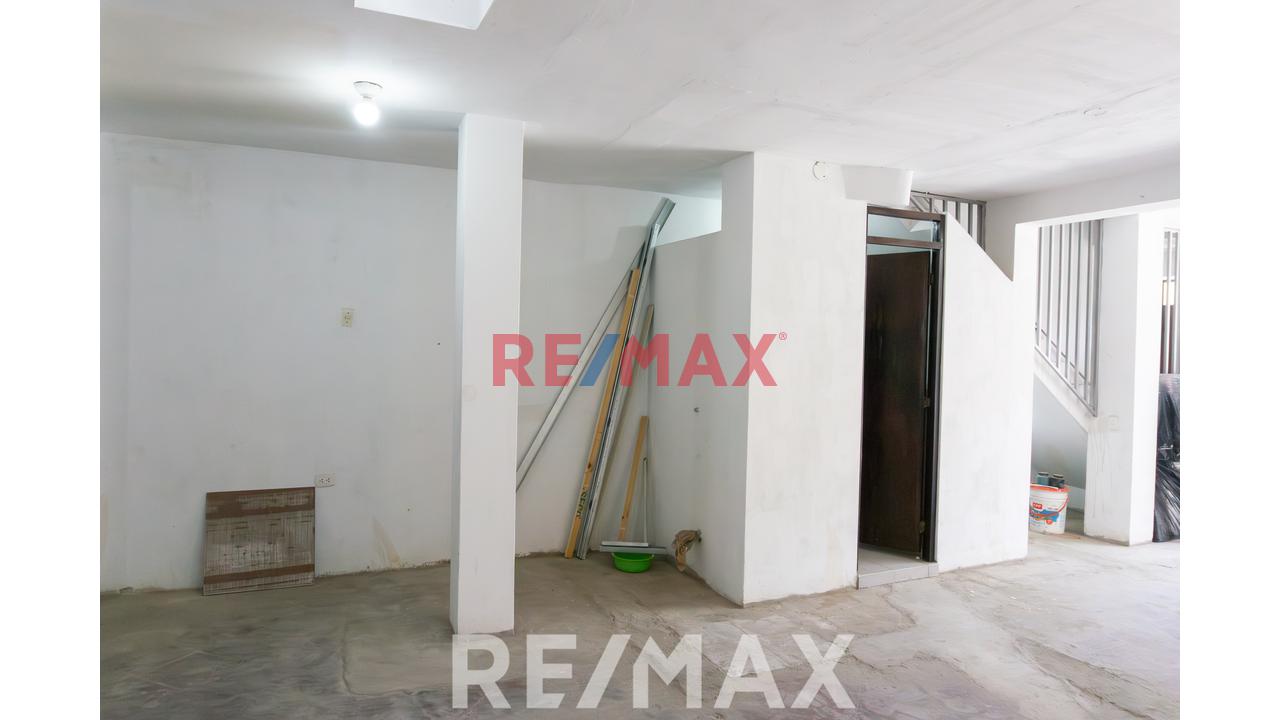 ✅ Local Comercial 100 M² En Av. Universitaria Y Av. Mayolo / Amplio, Estratégico E Ideal Para Oficina, Almacén O Veterinaria — foto 14